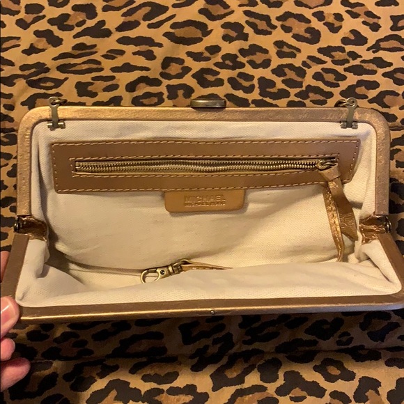 Michael Kors clutch - Picture 2 of 7